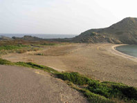 Panorámica de la playa menorquina de Sa Mesquida, cercana a la ciudad de Maó. En el centro de la fotografía se aprecia una zona 